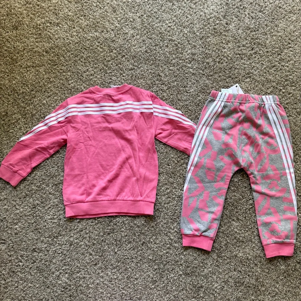 Adidas x Disney Mickey Mouse Sweatshirt And Sweatpants Set NWT Size 2T - Picture 3 of 5